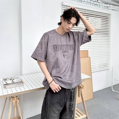 【現貨】哥德字車線麂皮刺繡短T6