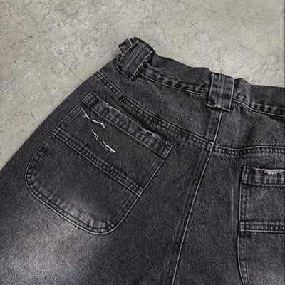 【超燒款現貨】質感小割破水洗黑系牛仔寬褲8