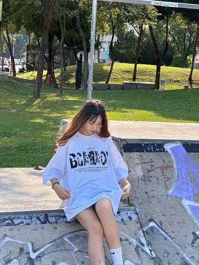 【現貨】城市爆裂英文字短T8