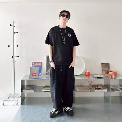 【現貨】哥德字星芒刺繡麂皮短T7