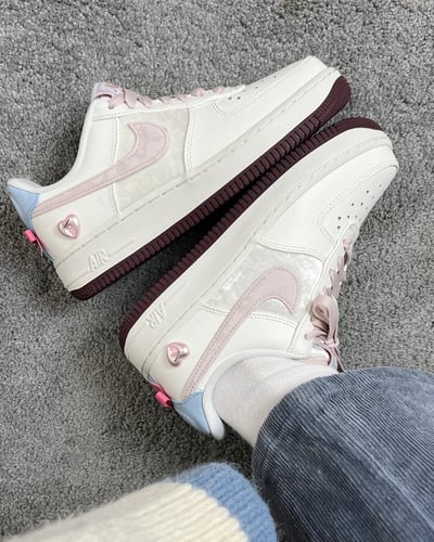 【限量!情人節限定款拉!!💖】NIKE AIR FORCE 1 'Valentine's Day'白粉 愛心鎖 蝴蝶結｜IQ4937-1614