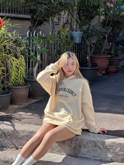 【現貨】GOODVIBESONLY英文字母刷毛帽T1