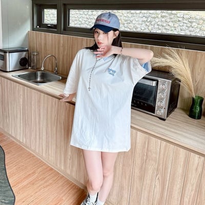 【現貨】around the world發泡字型球形構圖短T8