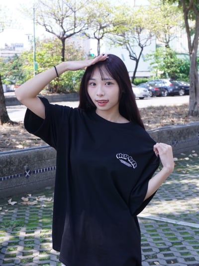 【現貨】NEW YORK CITY泡泡簍空英文字短T7