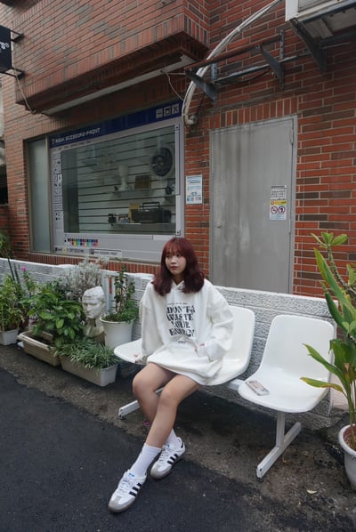 【現貨】刷舊蝴蝶牛奶絨帽T4