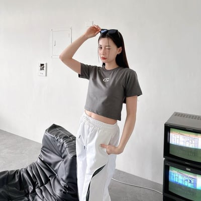 【現貨】科技感反光膠印短版短T4