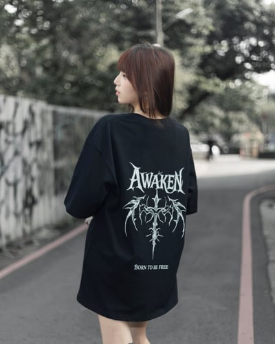 【今夏必買單品!!現貨速發】黑翼覺醒短T4