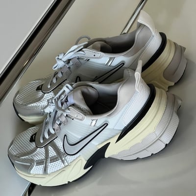 【限定折扣】Nike V2k Run "Metallic Silver" 白灰銀｜HJ4497-1006