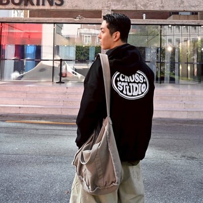 【現貨】CROSS STUDIO 卡通泡泡字圓標帽T1