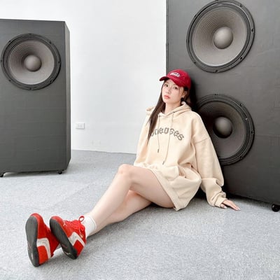 【現貨】哥德字發泡環繞設計帽T7