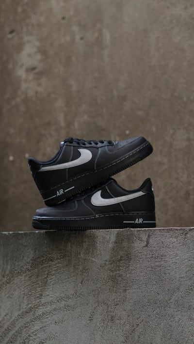 【挑戰最低價!現貨速發】NIKE AIR FORCE 1 黑魂白縫線All black｜HQ2037-0062