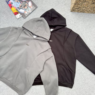 【現貨】金屬感解構剪裁帽T11