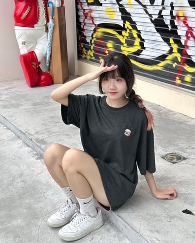 【滿足包色控現貨】滿版漢堡堡短T4