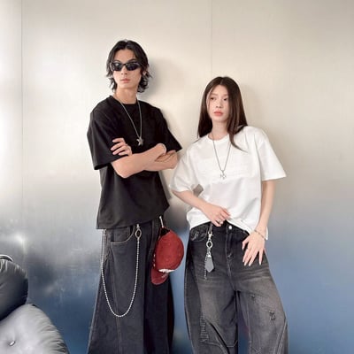 【現貨】哥德字剛印麂皮短T2