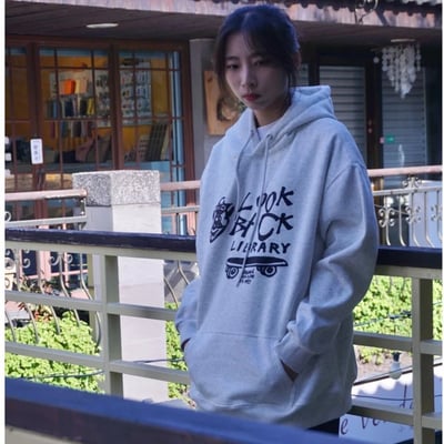 【現貨】手繪豬豬原始人牛奶絨帽T3