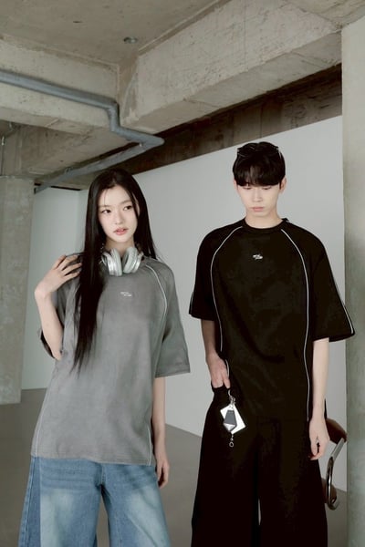 【現貨】銀膠圖標織帶麂皮短T1