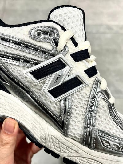 【爆款！預訂】New Balance NB 1906R IU同款 復古Y2K 奶油黑銀｜M1906RER5