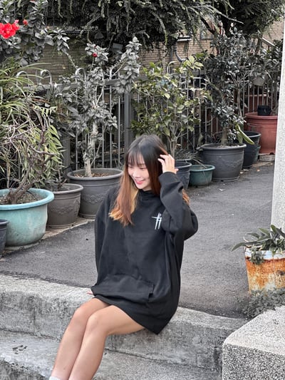 【現貨】十字星芒刺繡麂皮帽T2