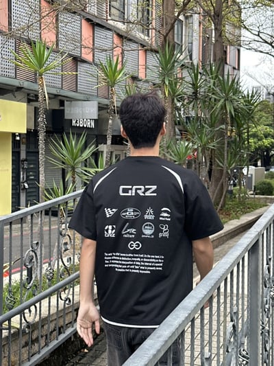 【現貨】賽車風徽章印花短T8