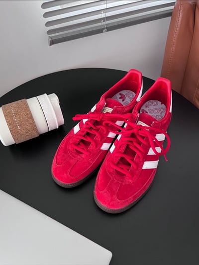 【爆款折扣預訂!】ADIDAS HANDBALL SPEZIAL 正紅色紅白金標焦糖底｜FV12277