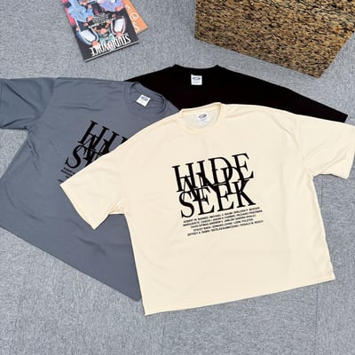 【現貨】HIDE AND SEEK 文字堆疊落肩短T12