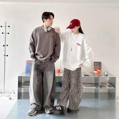 【現貨】UNIFORM男孩背影大學T2