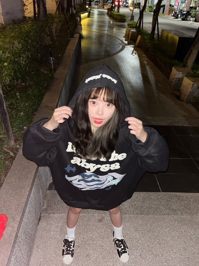 【現貨】宇宙深淵之旅帽T1