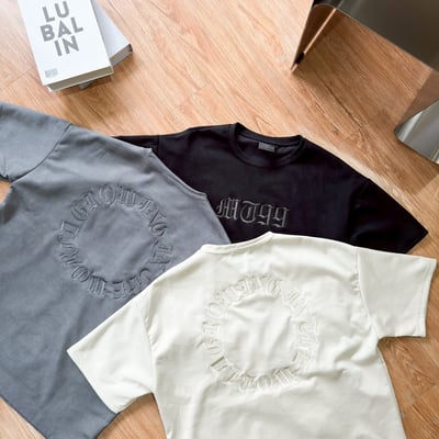 【麂皮上衣必入現貨】歌德字圓環刺繡短T7