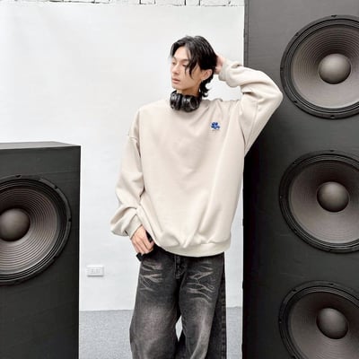 【現貨】刺繡對焦框花朵大學T4