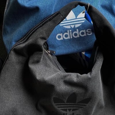 【國外連線預購 買大送小!!!】2色｜ADIDAS 牛仔丹寧單肩包大雲朵包附零錢包 IX7693 IX76947