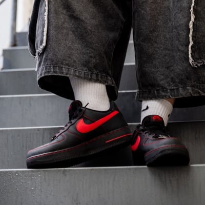 【全新爆款🔥預購】NIKE AIR FORCE 1 黑紅 反車線 男款｜HQ2037-0058