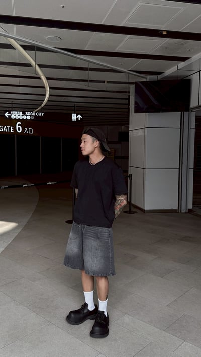 【現貨】水洗特殊前後剪裁小口袋五分牛仔褲2