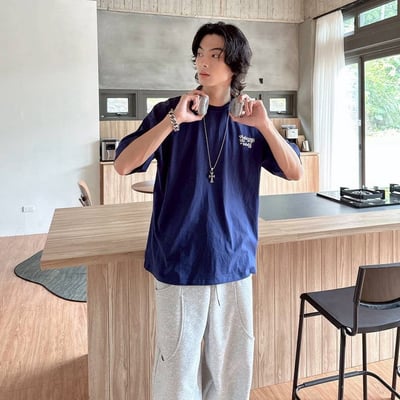 【現貨】around the world發泡字型球形構圖短T9