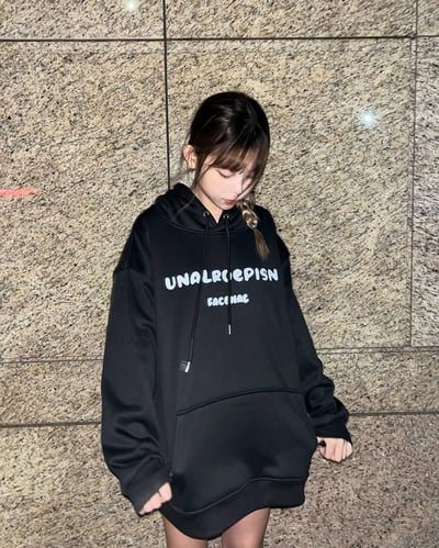 【現貨】簡約超Q字母牛奶絨帽T4