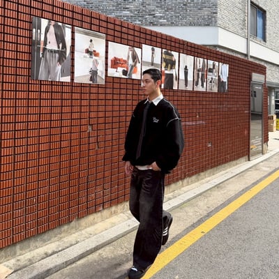 【現貨】Cross Studio反車線草寫大學T4