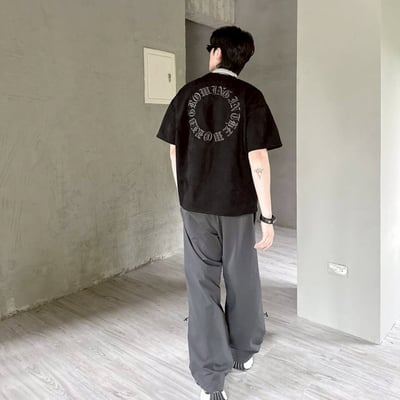 【麂皮上衣必入現貨】歌德字圓環刺繡短T5