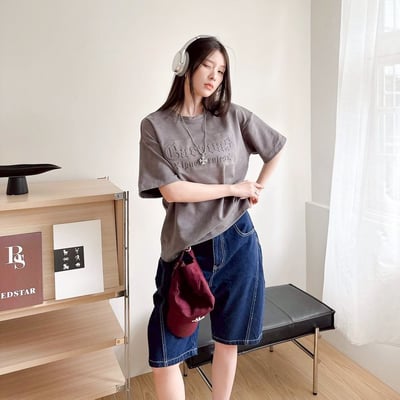 【現貨】哥德字剛印麂皮短T8