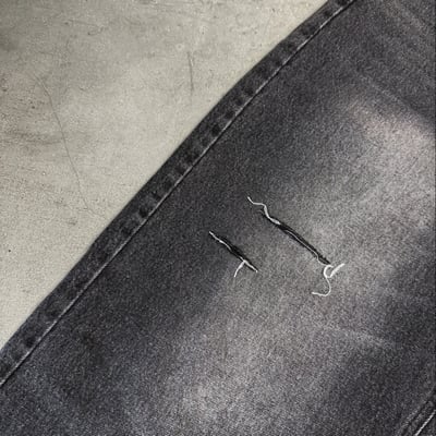 【超燒款現貨】質感小割破水洗黑系牛仔寬褲9