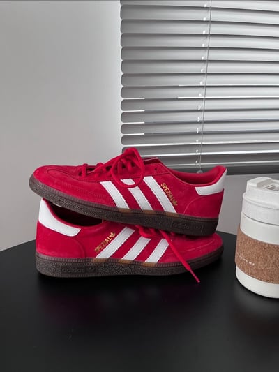 【爆款折扣預訂!】ADIDAS HANDBALL SPEZIAL 正紅色紅白金標焦糖底｜FV12272