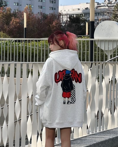 【現貨速發】噴漆滑板少年牛奶絨帽T8