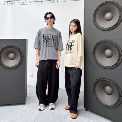 【現貨】HIDE AND SEEK 文字堆疊落肩短T3