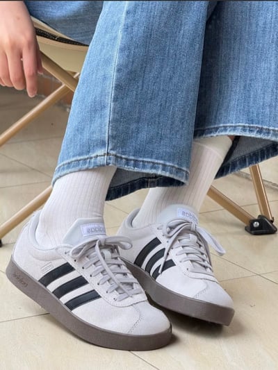 【國外限時下殺!】adidas VL Court 2.0 Classic 白灰銀 焦糖底 復古德訓鞋｜JR25603