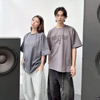 【現貨】哥德字車線麂皮刺繡短T4