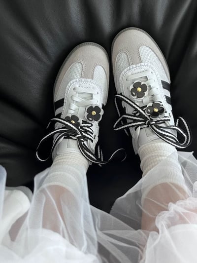 【國外限時折扣】ADIDAS SAMBA OG 小香風小花灰白芭蕾風女鞋｜IH33714