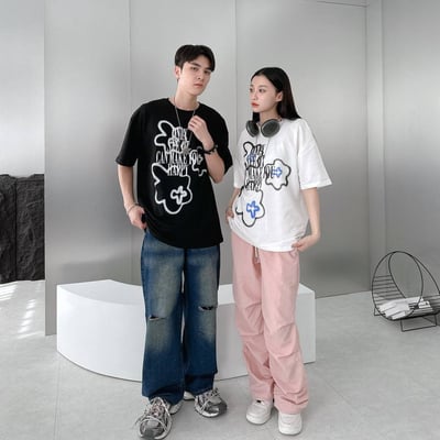 【現貨】小花噴漆印花短T7