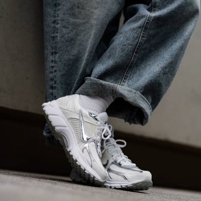 【爆款現貨】 NIKE ZOOM VOMERO 5 白銀液態銀 灰銀 女鞋｜HF7723-1004