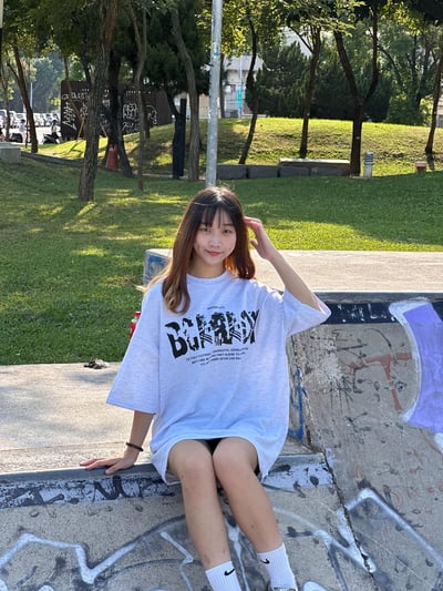 【現貨】城市爆裂英文字短T5