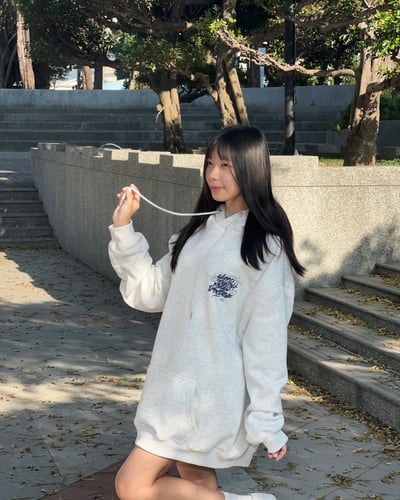 【現貨速發】藝術英文塗鴉牛奶絨帽T9