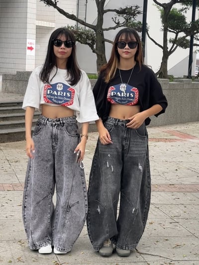 【現貨】PARIS徽章短T3