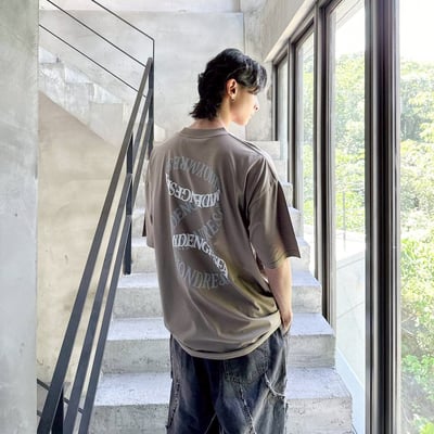 【SORONA® 涼感現貨】發泡螺旋哥德字印花短T6